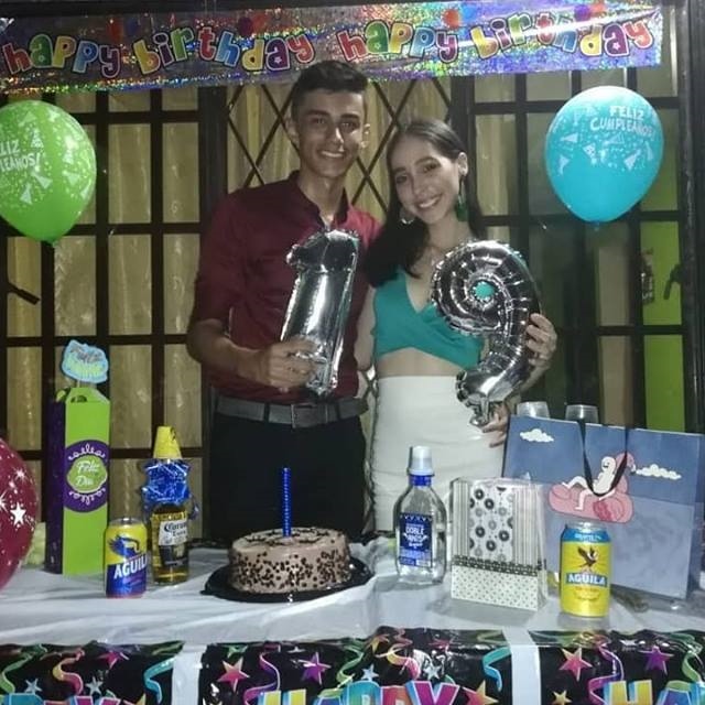 El cumpleañero y Valentina Salazar